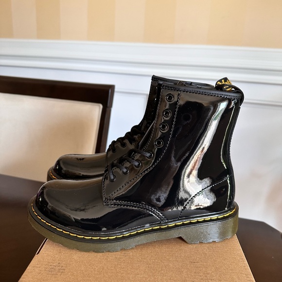 Dr. Martens 1460 PATENT LEATHER LACE UP BOOTS - Picture 4 of 8